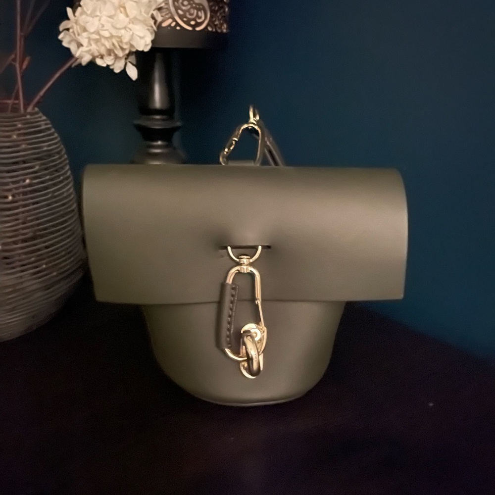 Army green tote. No tag but never used.